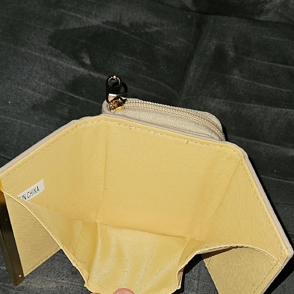 Chic Womens Beige Vegan Leather Wallet Gold Bow Button Clasp Zipper Pouch NWT - Picture 5 of 9